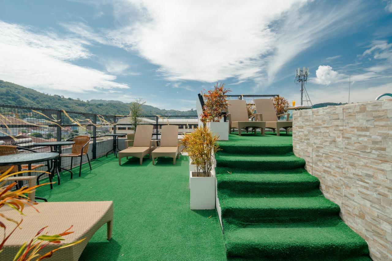 Patong Buri Resort Phuket Exteriör bild